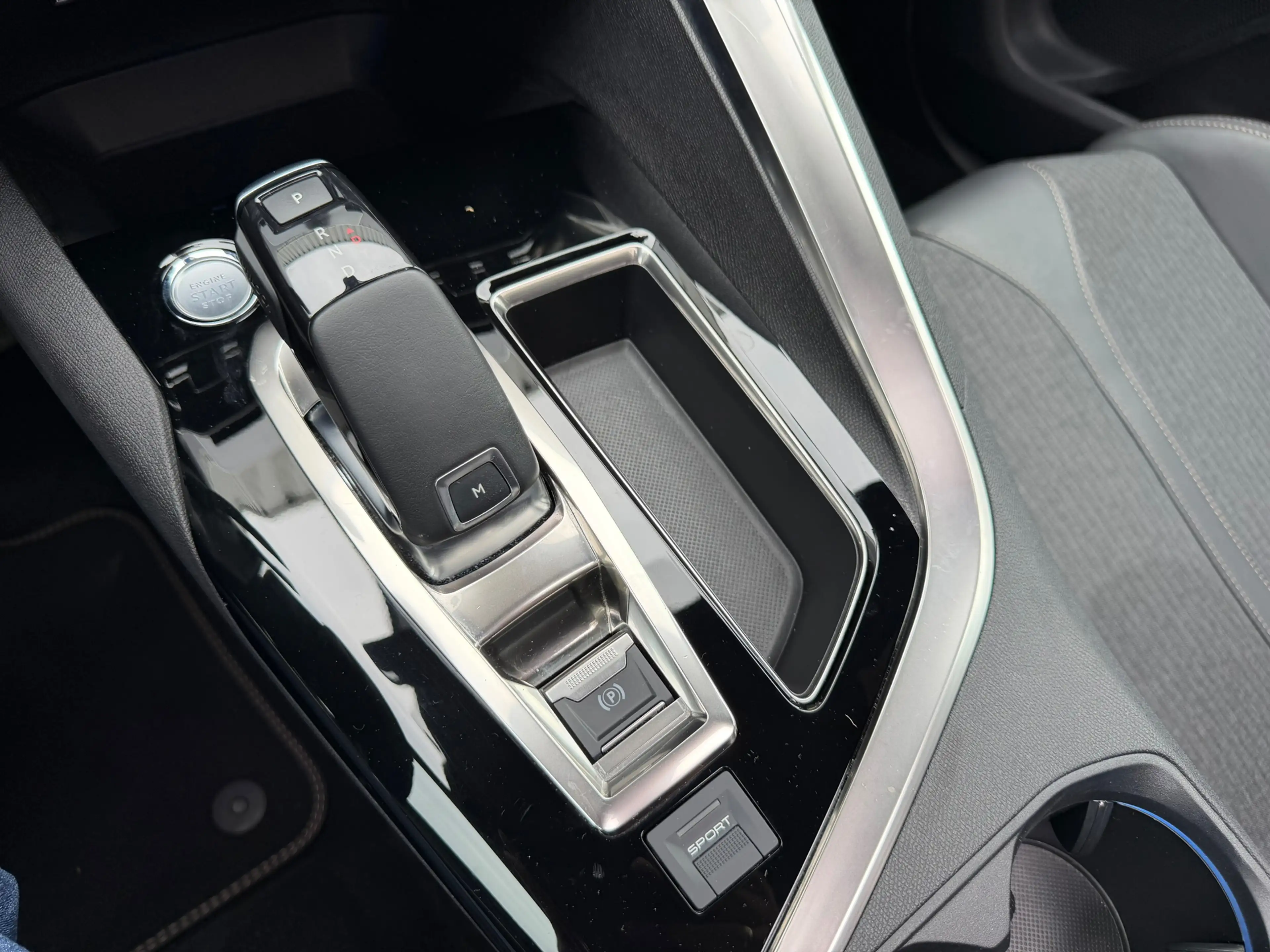 Peugeot 5008 1.2 PureTech GT-Line Panorama Camera Carplay 7p. — photo 43