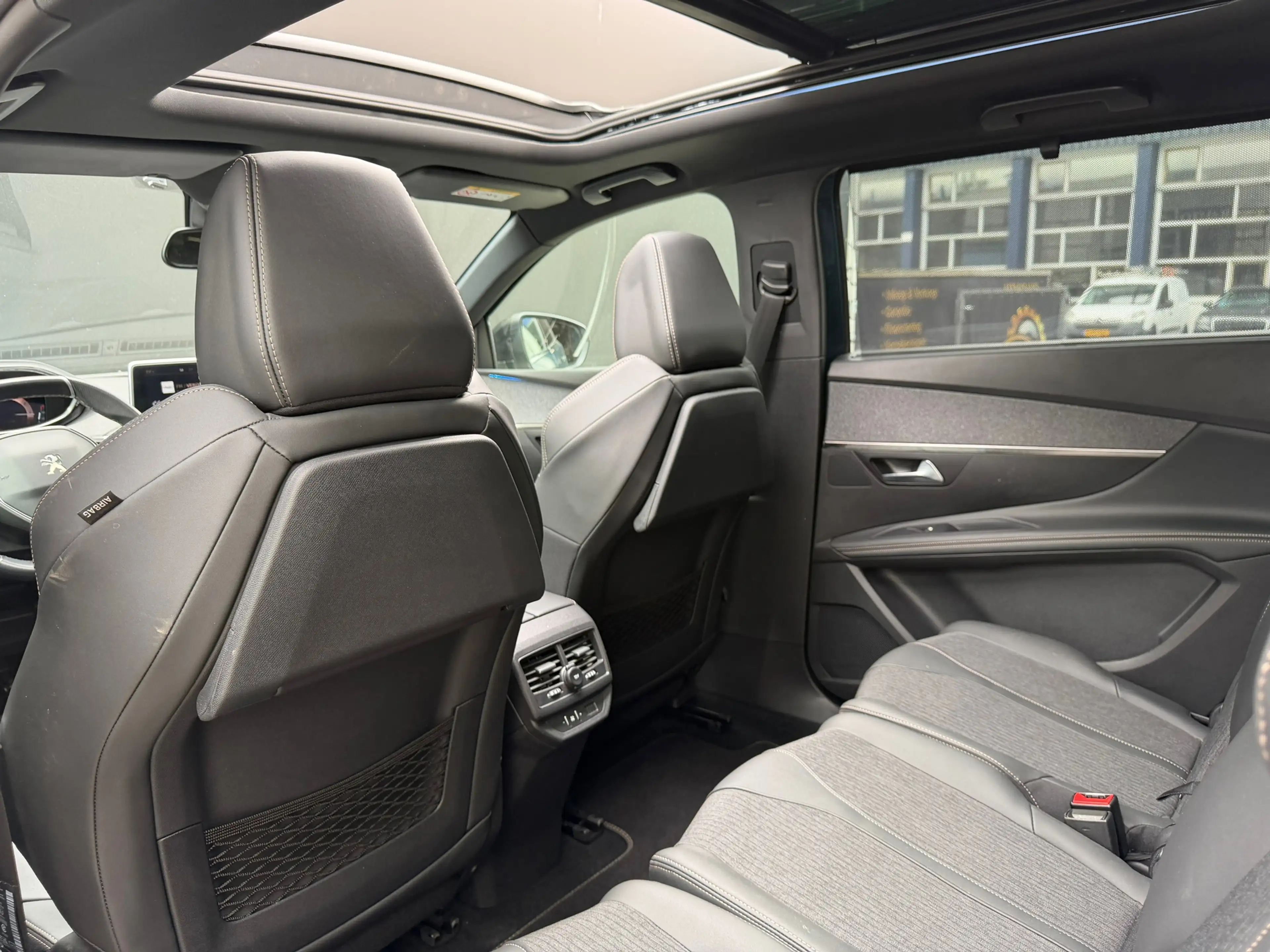 Peugeot 5008 1.2 PureTech GT-Line Panorama Camera Carplay 7p. — photo 35