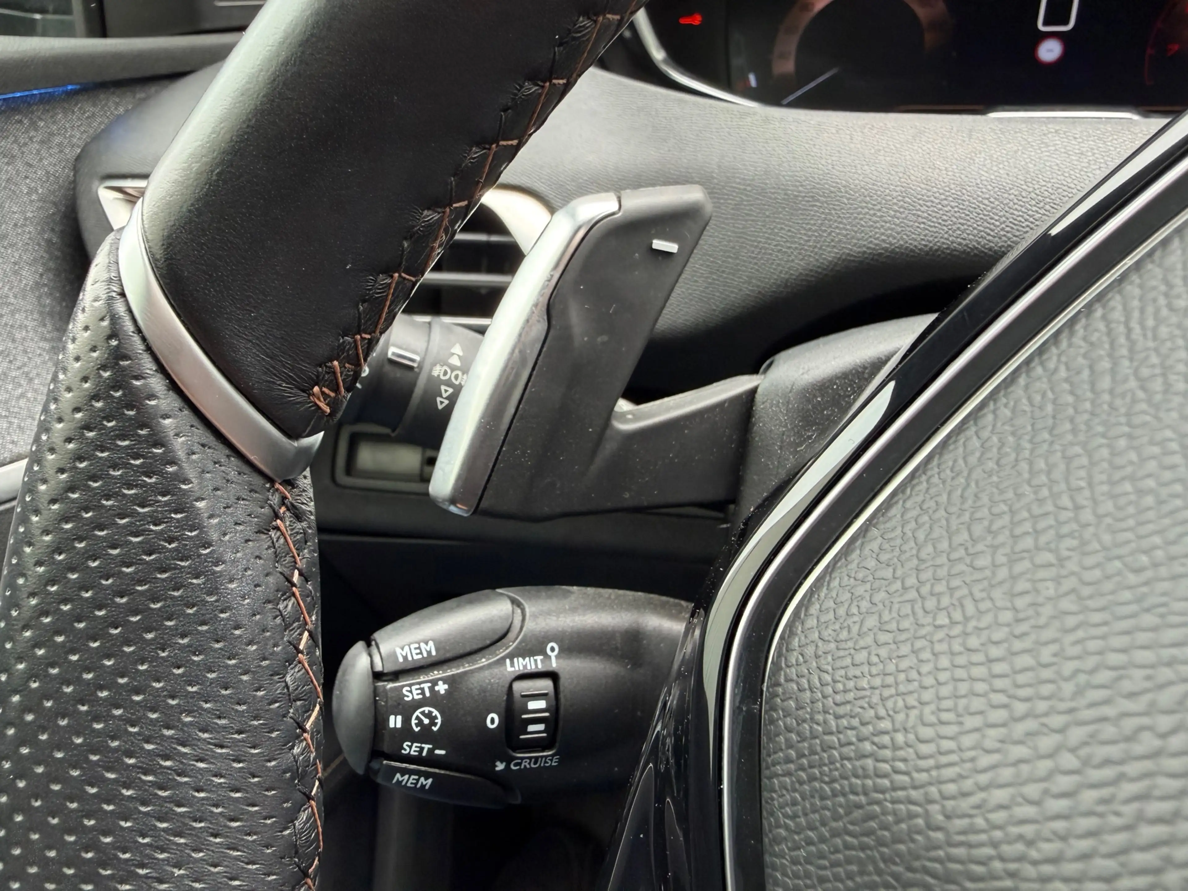 Peugeot 5008 1.2 PureTech GT-Line Panorama Camera Carplay 7p. — photo 42
