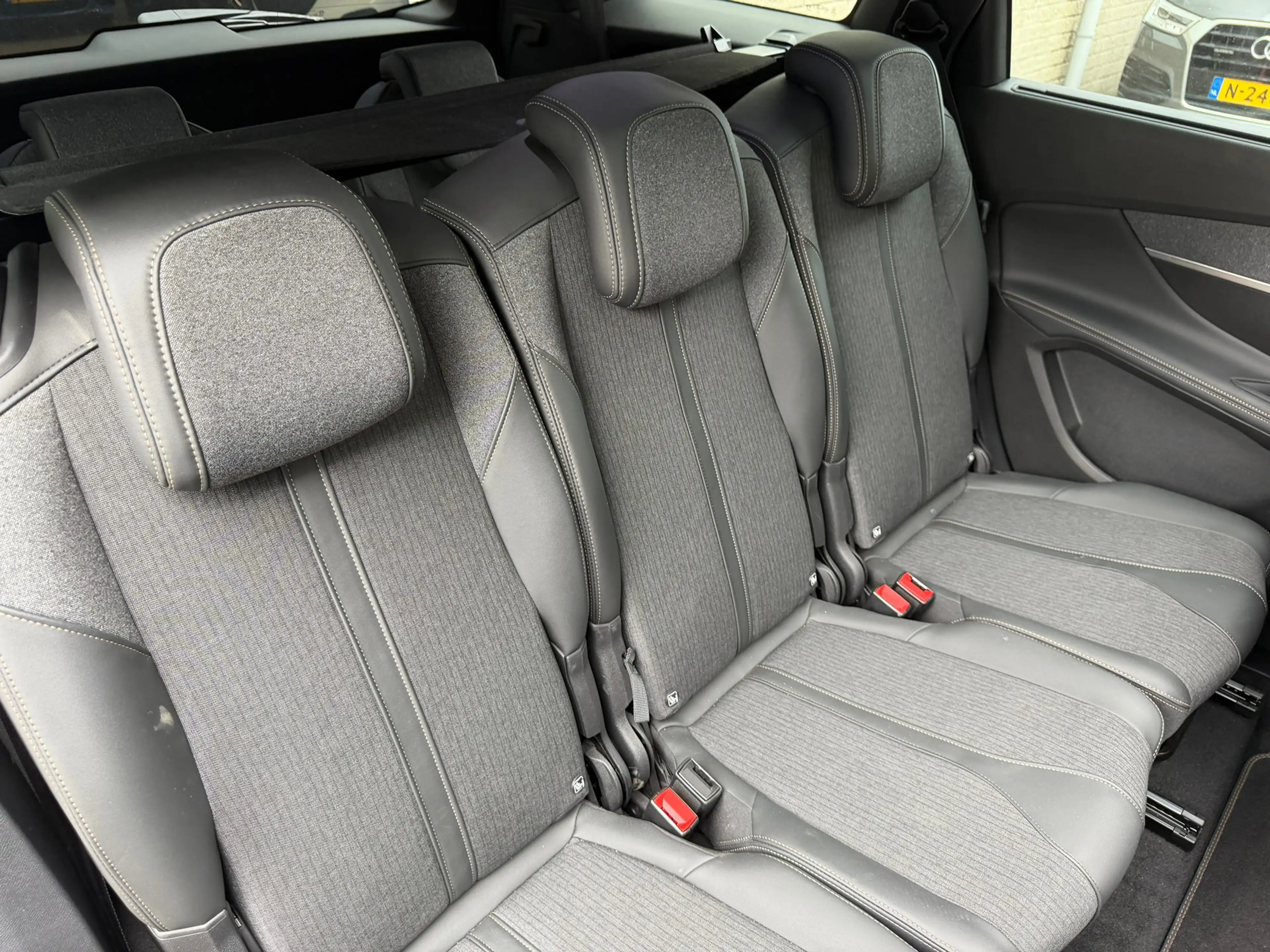 Peugeot 5008 1.2 PureTech GT-Line Panorama Camera Carplay 7p. — photo 25