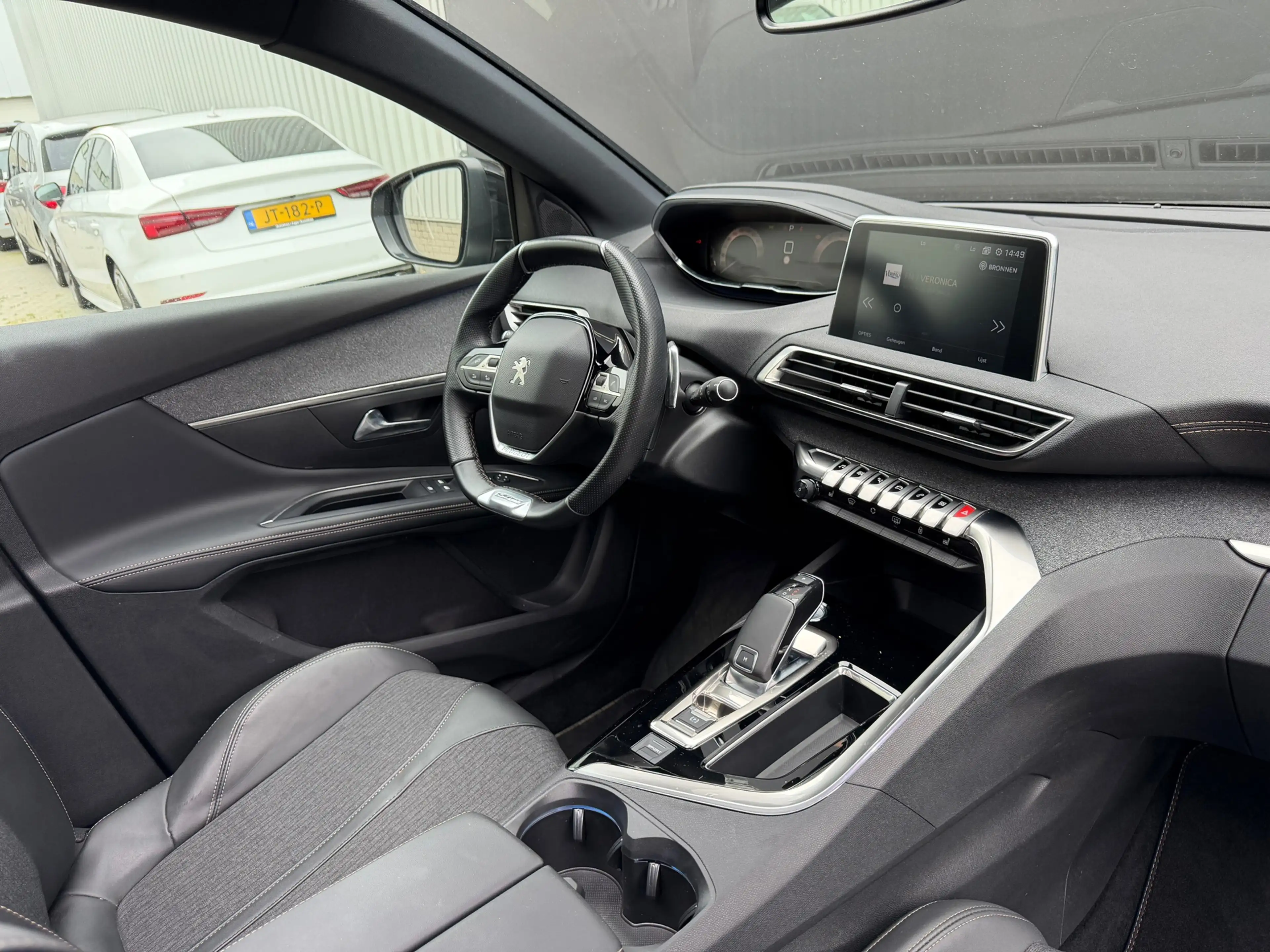 Peugeot 5008 1.2 PureTech GT-Line Panorama Camera Carplay 7p. — photo 23