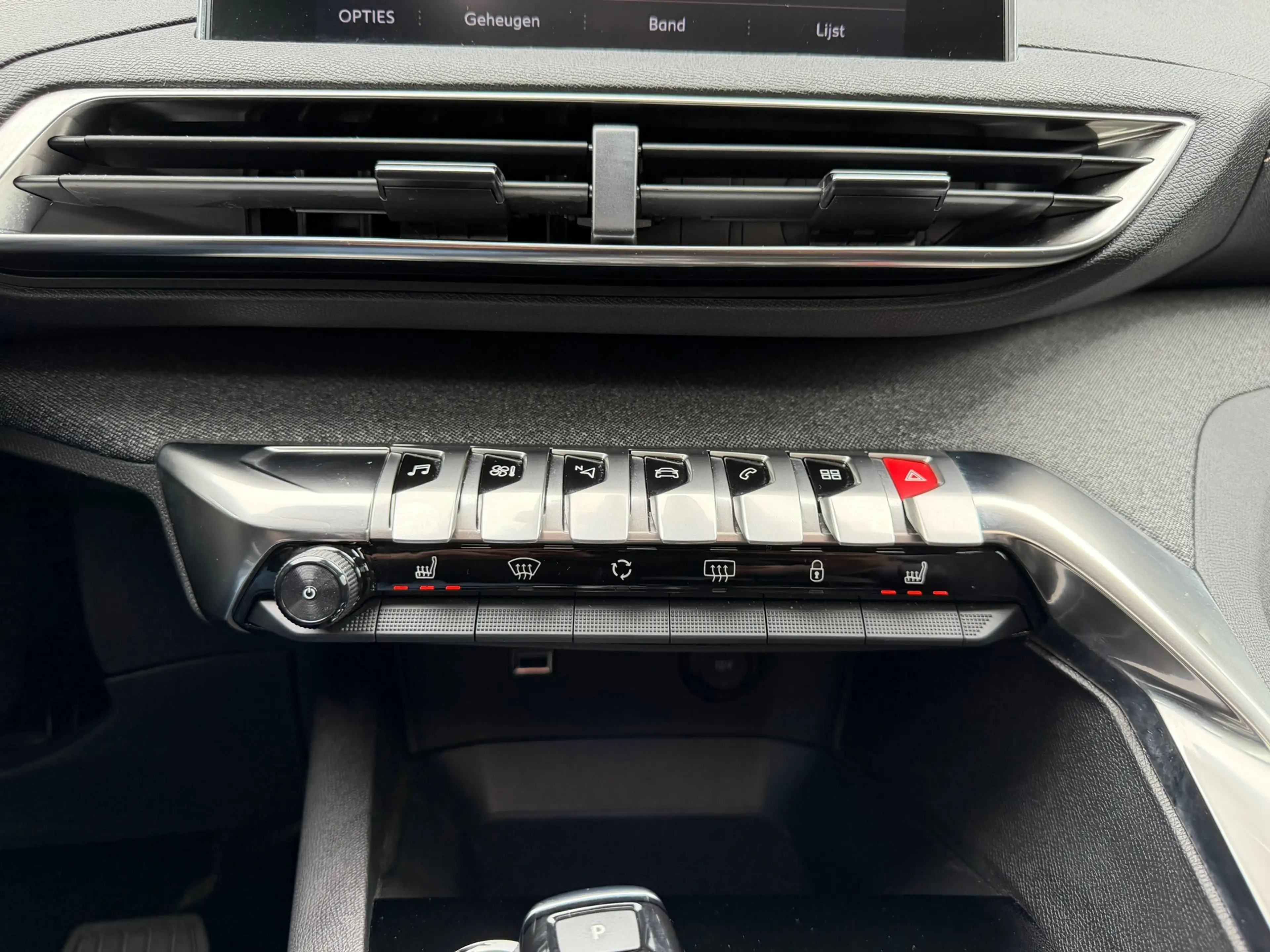 Peugeot 5008 1.2 PureTech GT-Line Panorama Camera Carplay 7p. — photo 46