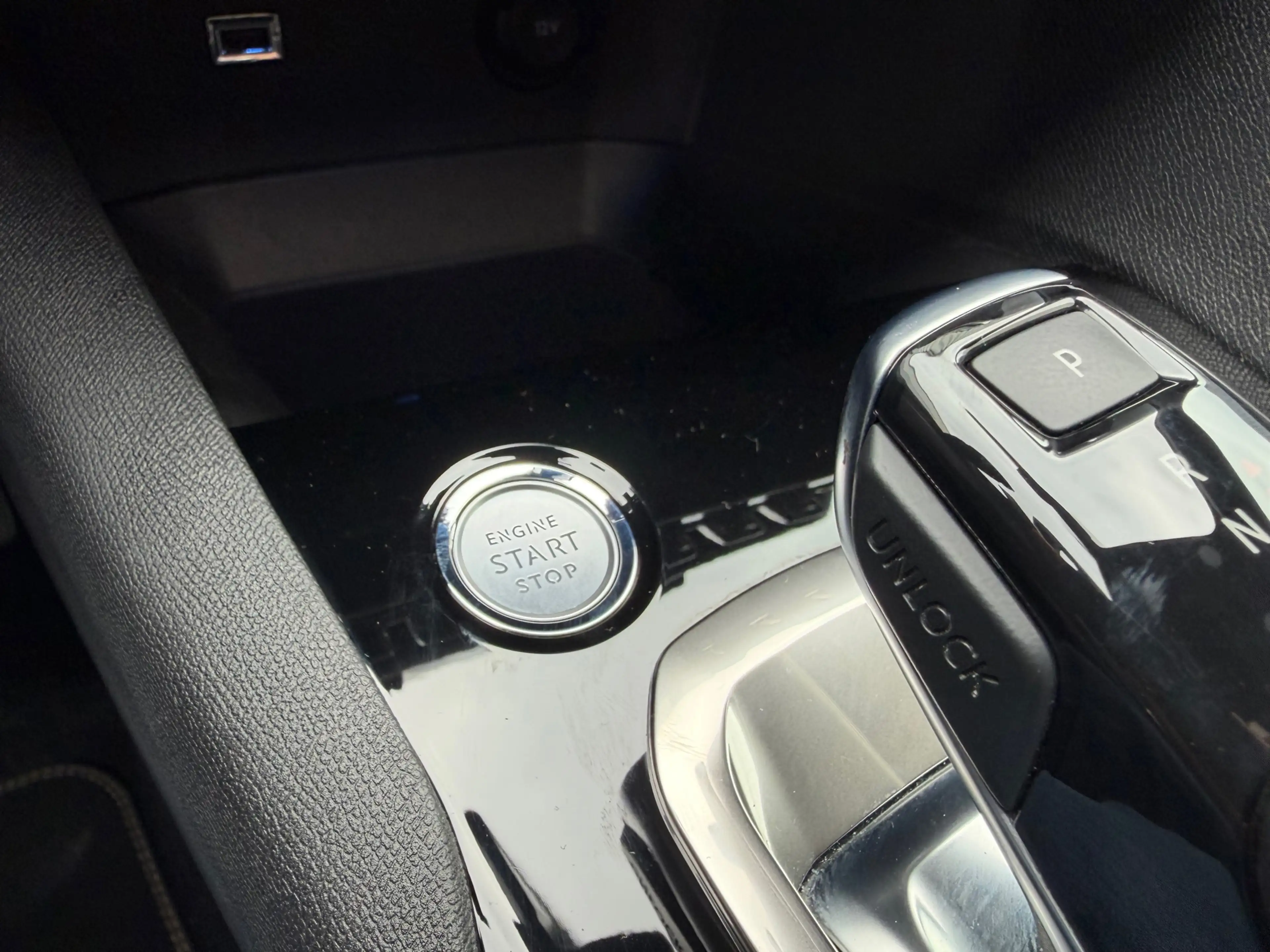 Peugeot 5008 1.2 PureTech GT-Line Panorama Camera Carplay 7p. — photo 44