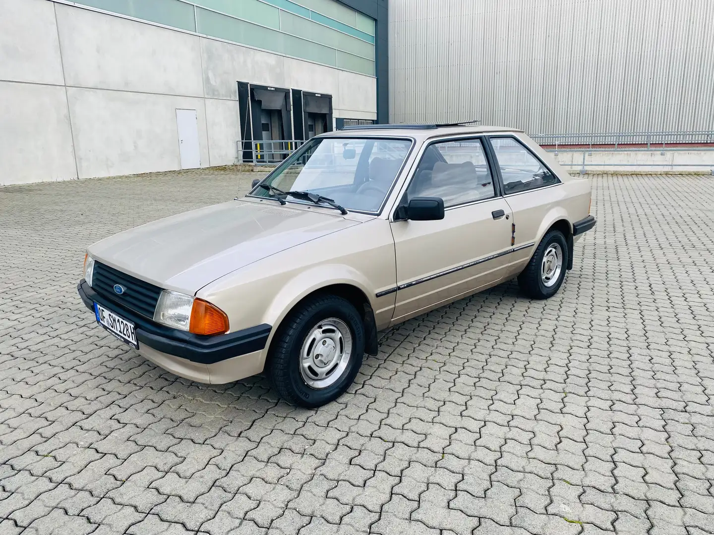Ford Escort Escort Ghia Желтый - 1