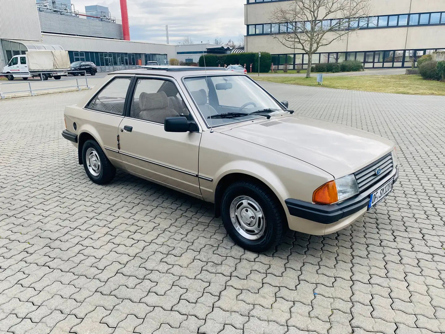 Ford Escort Escort Ghia Желтый - 2