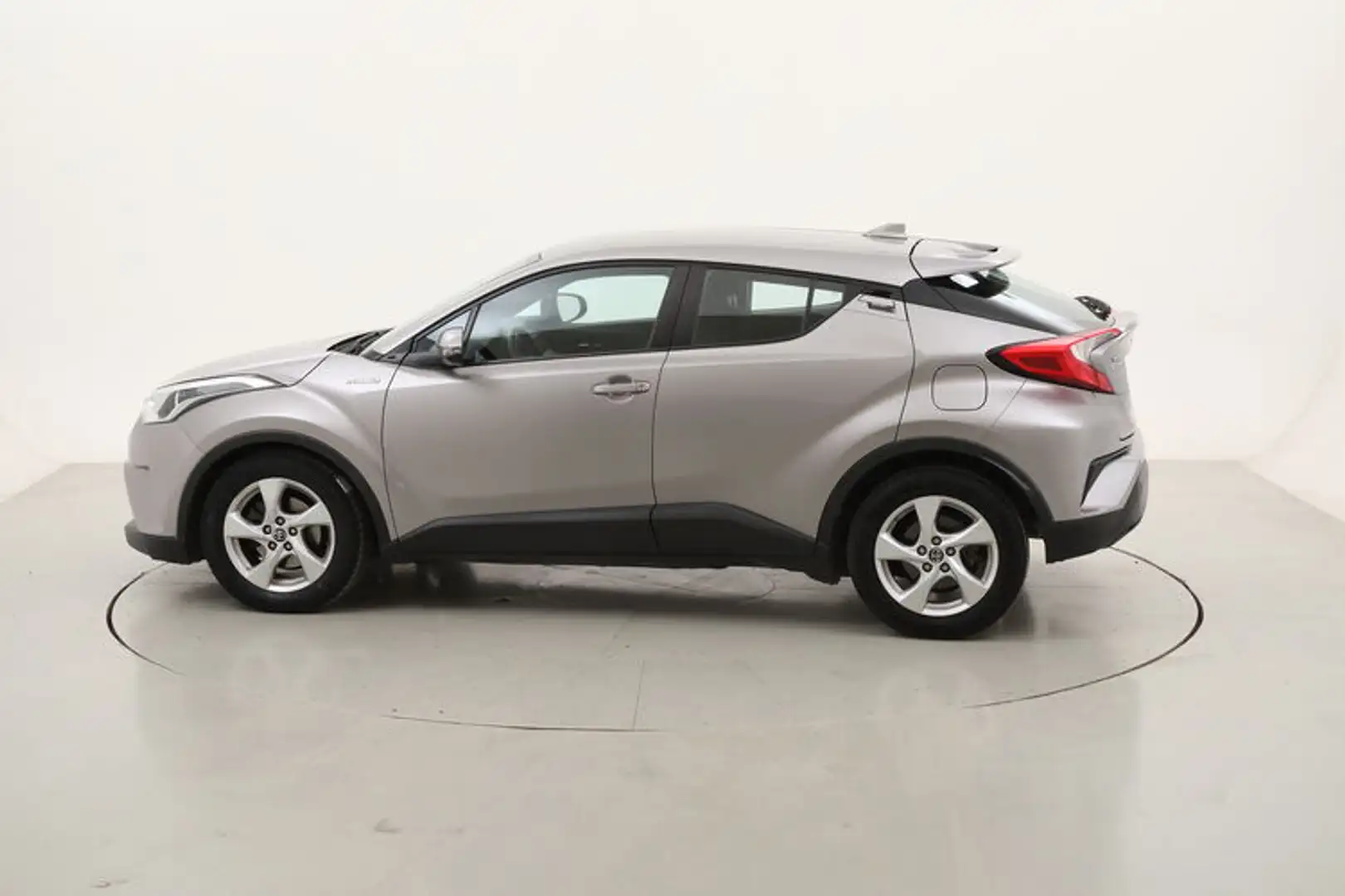 Toyota C-HR Hybrid Business 1.8 Full Hybrid 122CV srebrna - 2
