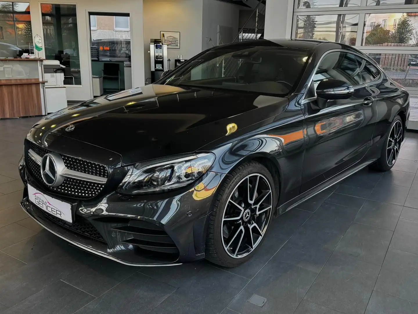 Mercedes-Benz C 300 Coupe 2.0 CGI "LED/AMG/Pano/ACC/R-Kamera" Grijs - 1