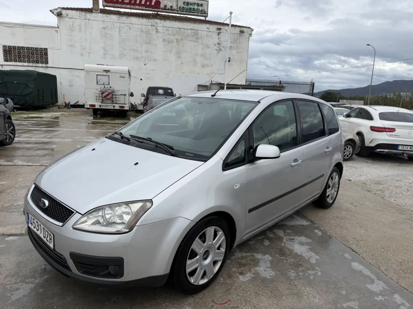 Ford Focus C-Max 1.6TDci Ghia 109 Grau - 2