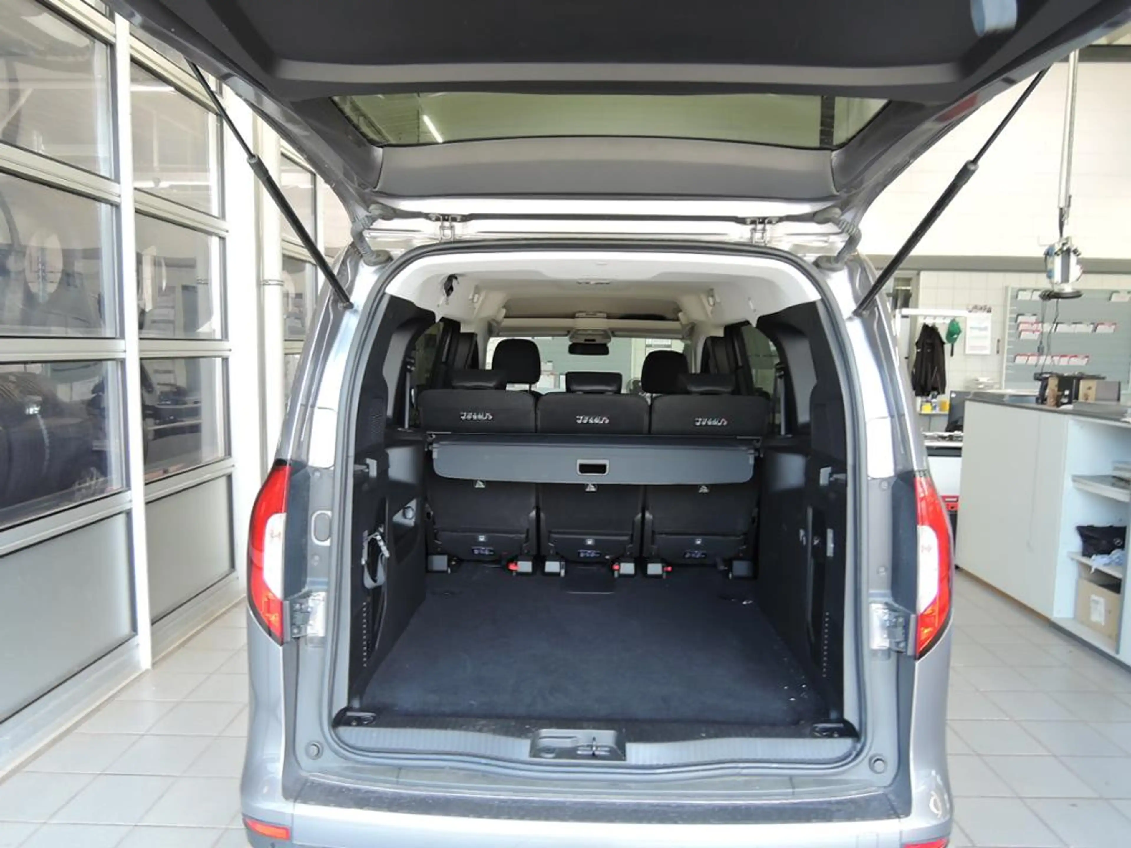 Mercedes-Benz EQT 200 Progressive Lang MBUX*Tisch*LED — photo 4