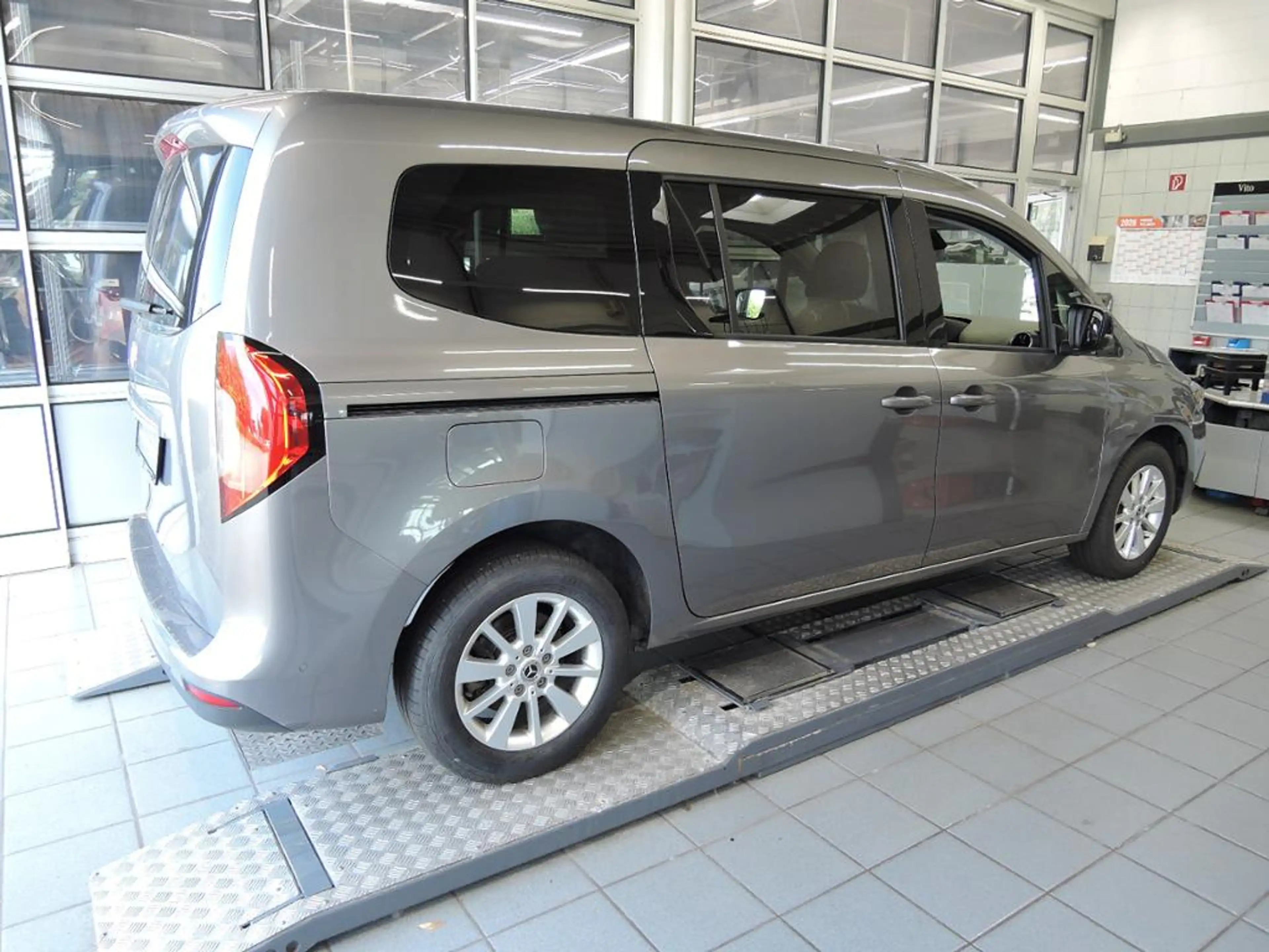Mercedes-Benz EQT 200 Progressive Lang MBUX*Tisch*LED — photo 3