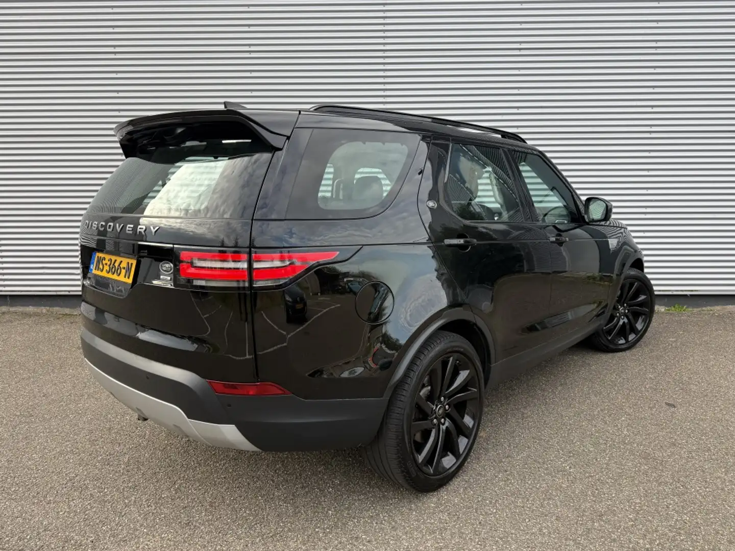 Land Rover Discovery 2.0 Sd4 HSE Lux. 7p. NAP Pano Trekhaak 22" Memory Noir - 2