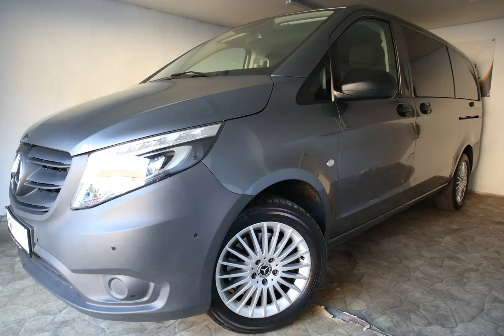 Mercedes-Benz Vito Vito Mixto 119 CDI Autom. lang 4x4 + LED/AHK/Navi - 1