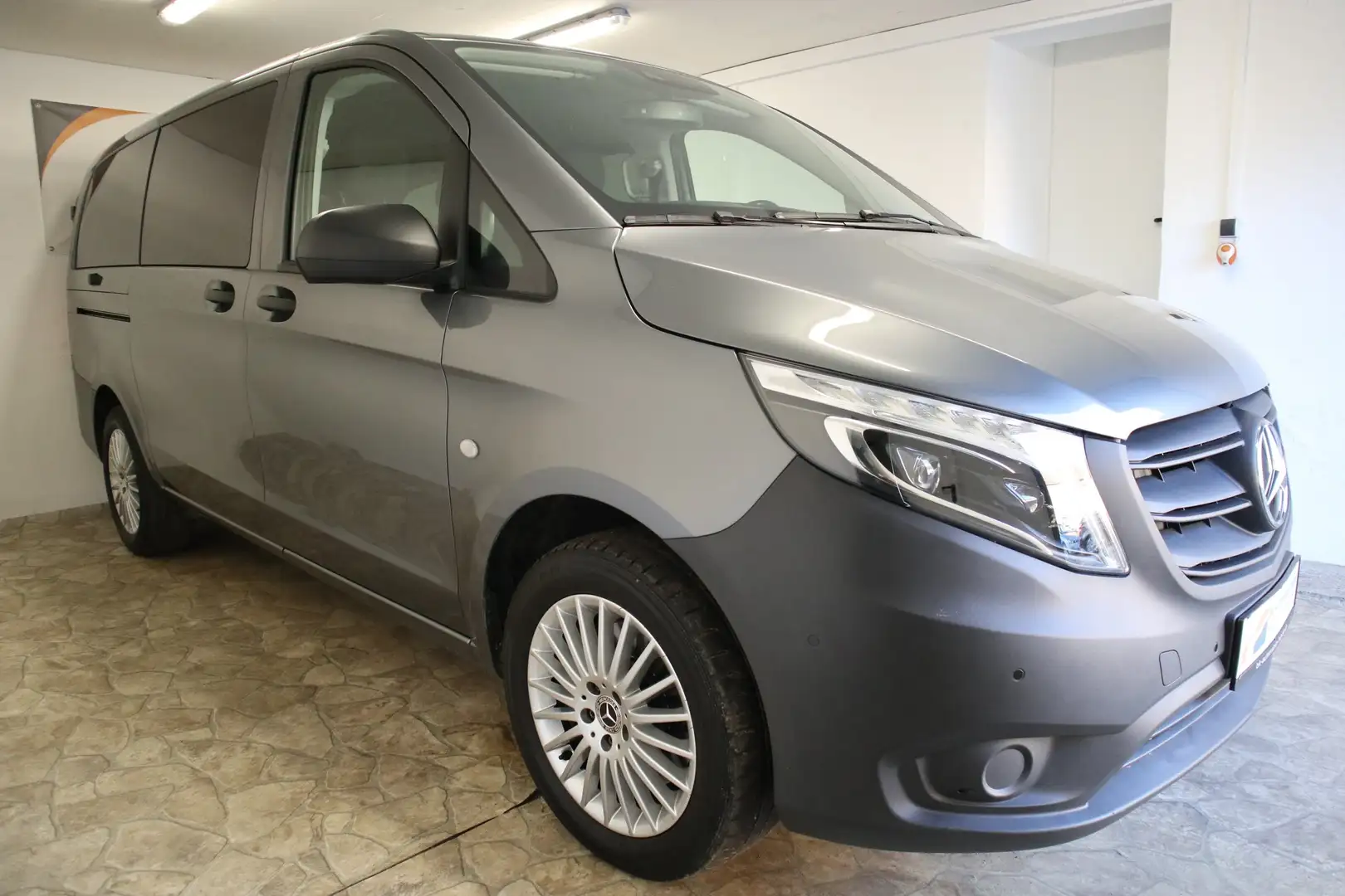 Mercedes-Benz Vito Vito Mixto 119 CDI Autom. lang 4x4 + LED/AHK/Navi - 2