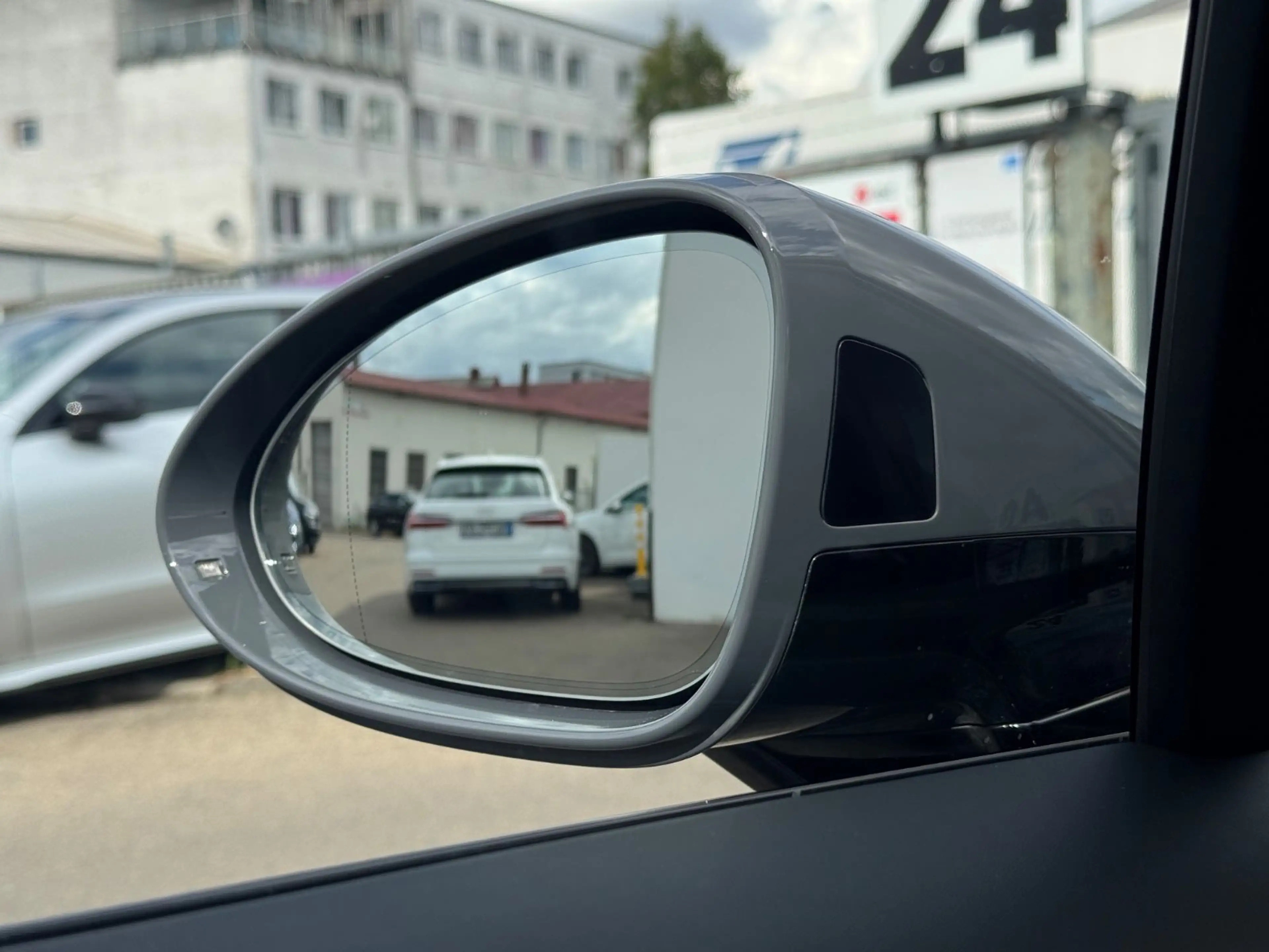 Porsche Panamera GTS *InnoDrive*Pano*PDLS+*Standheizung* — photo 28