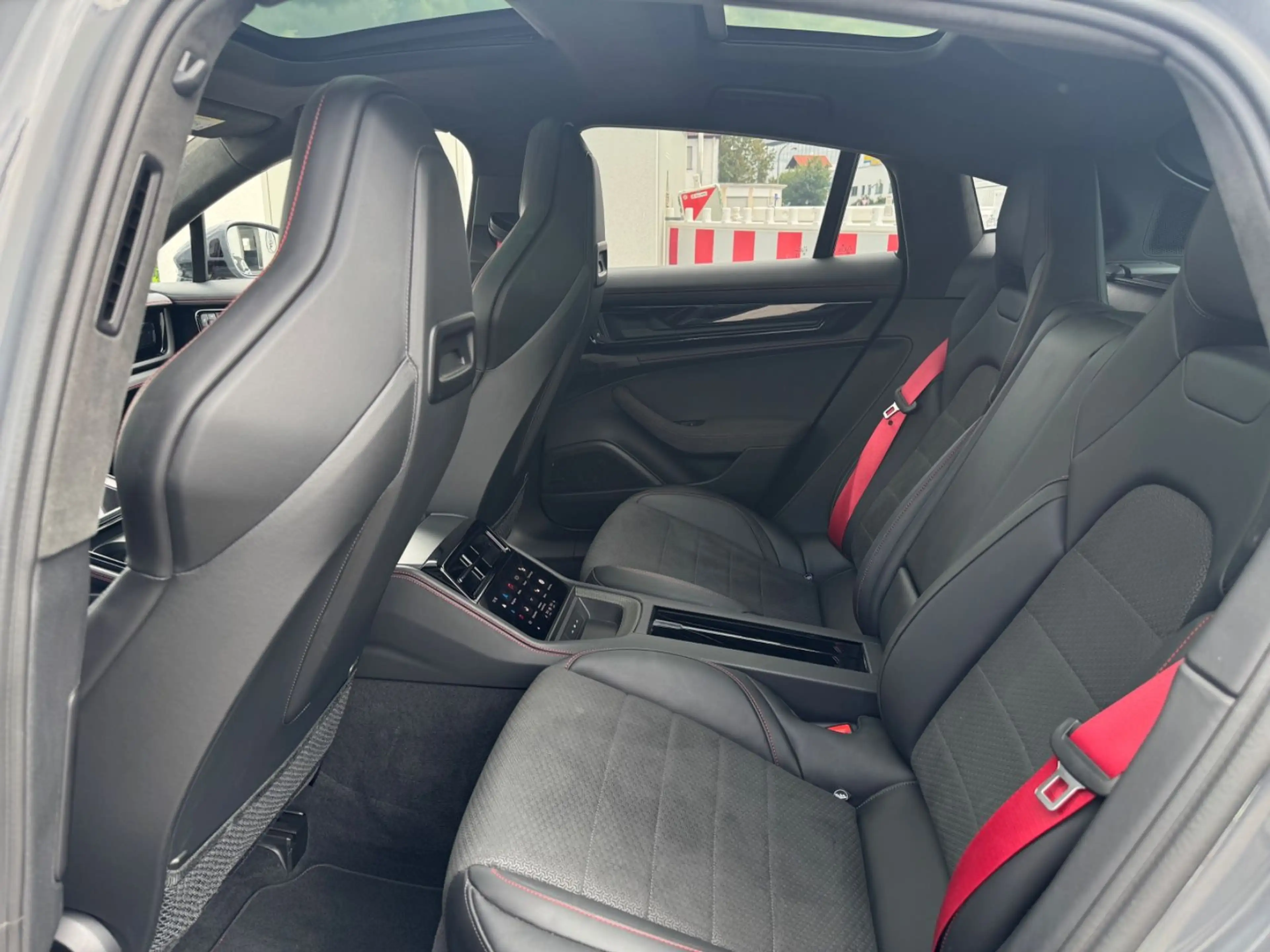 Porsche Panamera GTS *InnoDrive*Pano*PDLS+*Standheizung* — photo 19