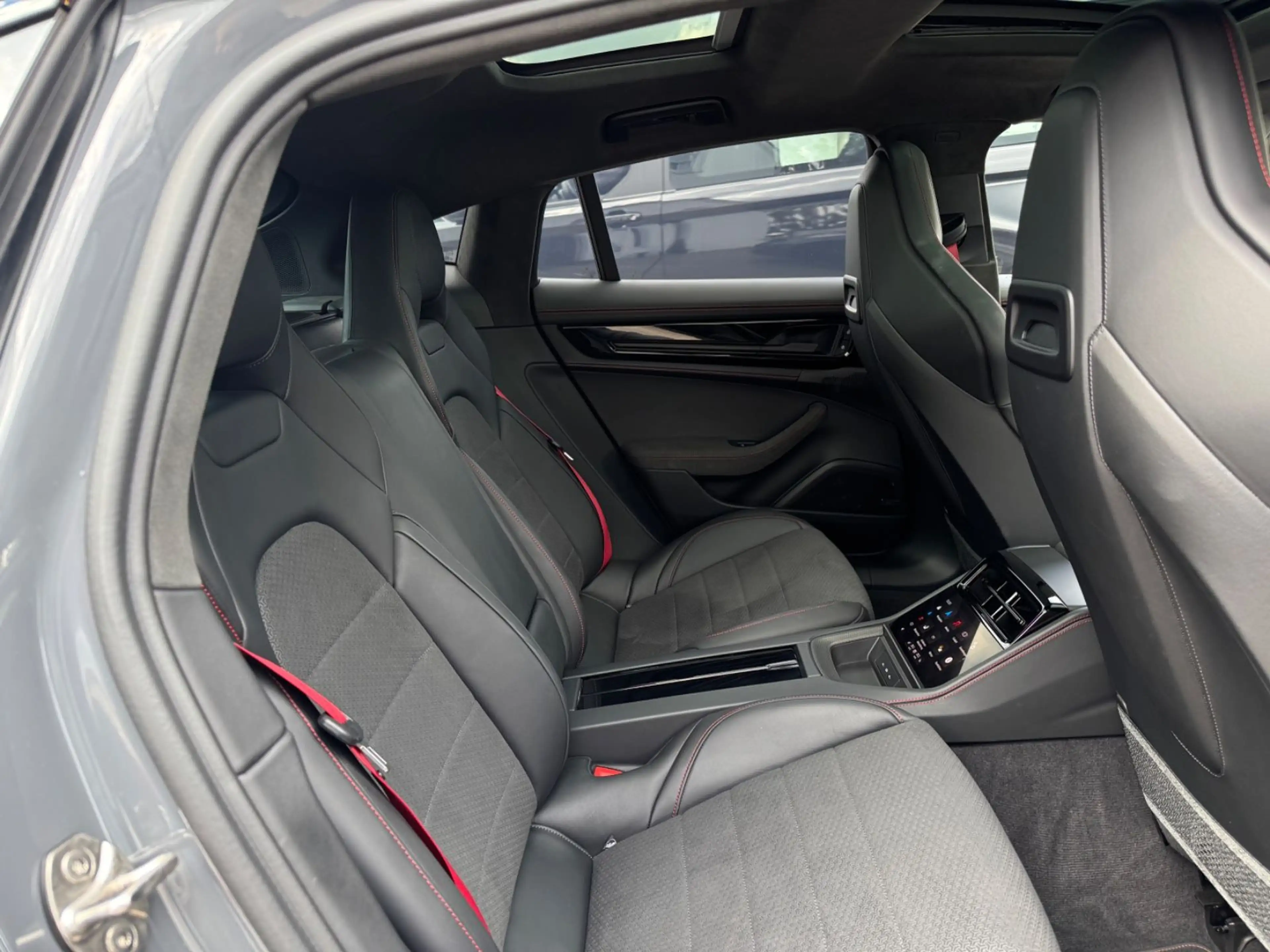 Porsche Panamera GTS *InnoDrive*Pano*PDLS+*Standheizung* — photo 23