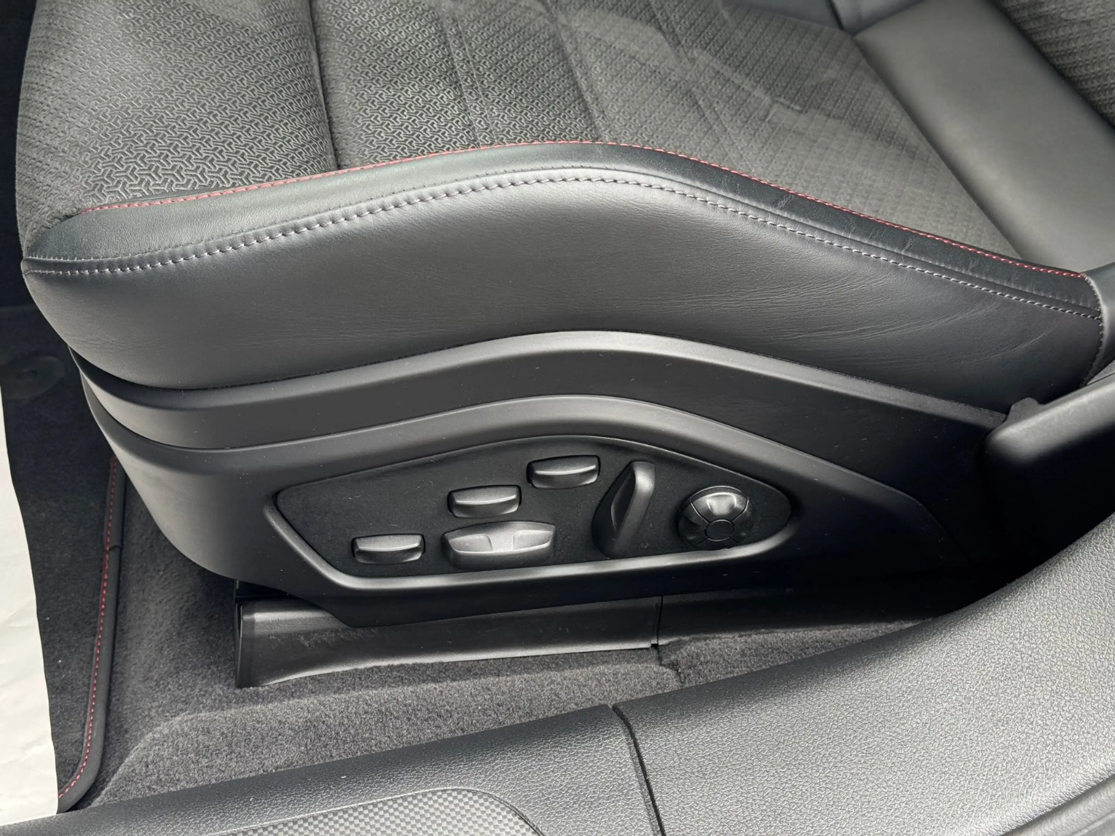 Porsche Panamera GTS *InnoDrive*Pano*PDLS+*Standheizung* — photo 11