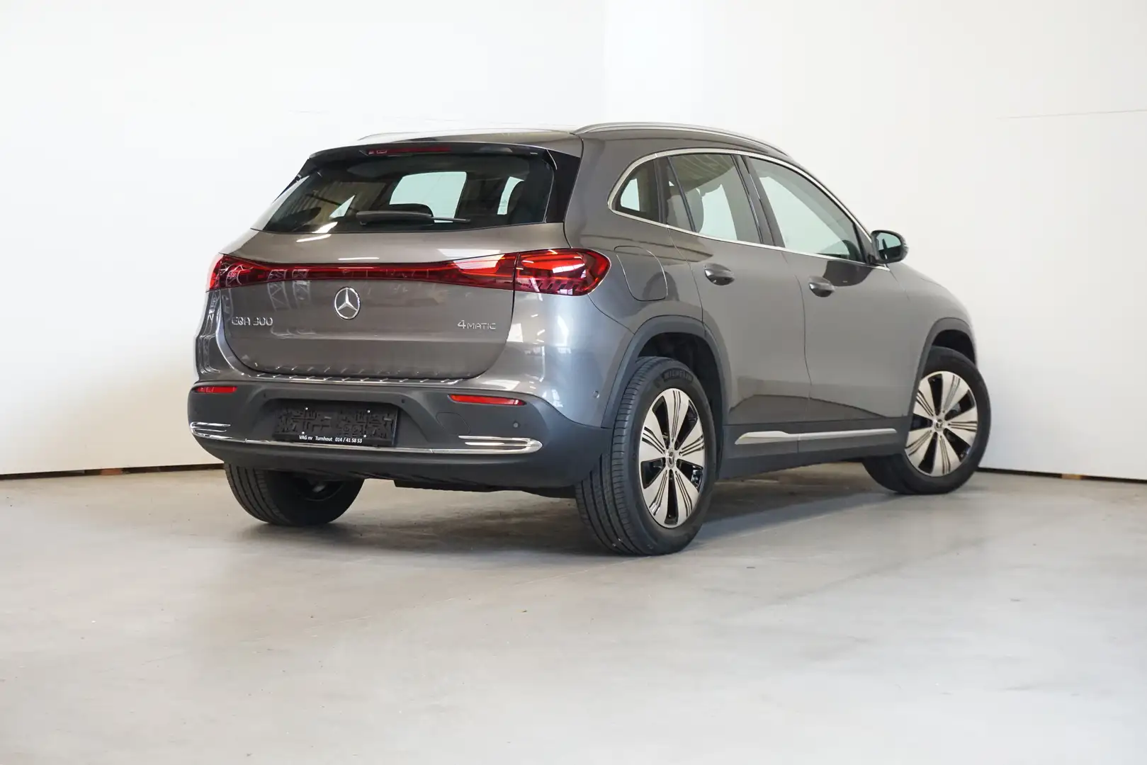 Mercedes-Benz EQA 300 Gris - 2