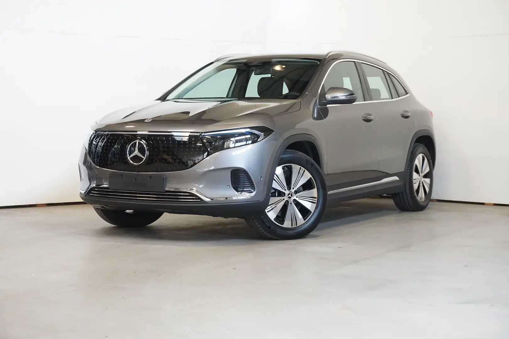 Mercedes-Benz EQA 300 Gris - 1