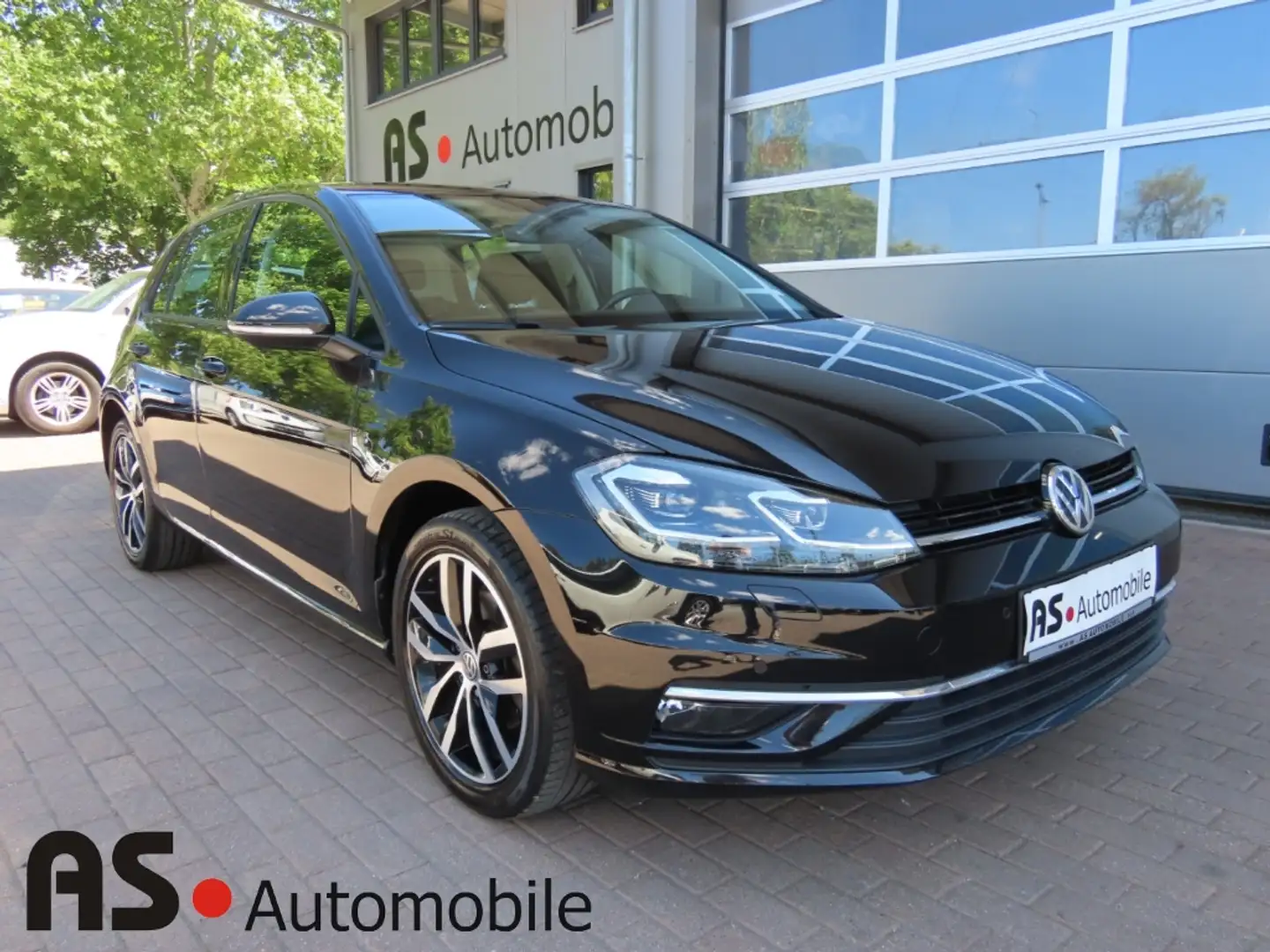 Volkswagen Golf VII Highline 1.5 TSI 2.Hd*Navi*LED*SHZ*PDC Black - 1