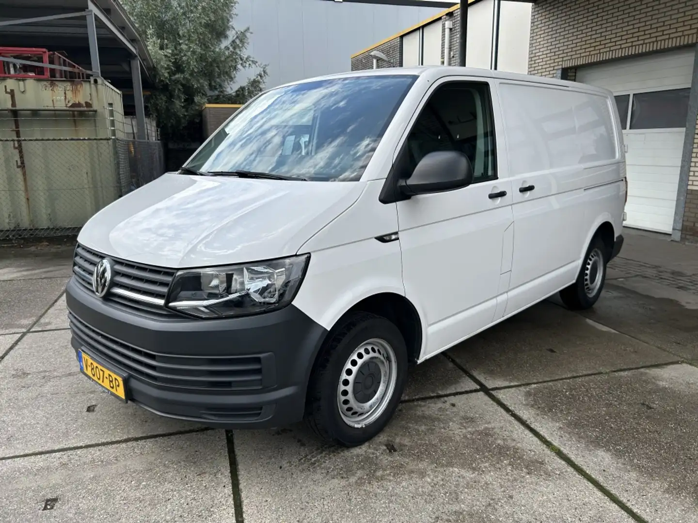 Volkswagen Transporter 2.0 TDI L1H1 56000 km euro 6 1e eig Fehér - 1