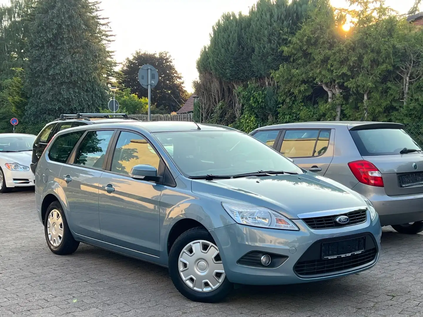 Ford Focus 1.6 * 1. Hand * 62.400 KM * TÜV Neu * Grau - 1