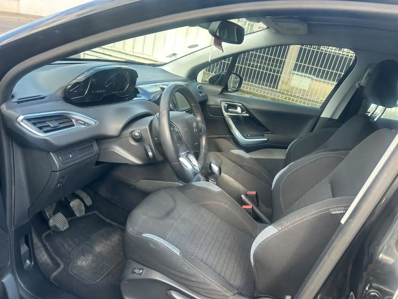Peugeot 208 208 — photo 7