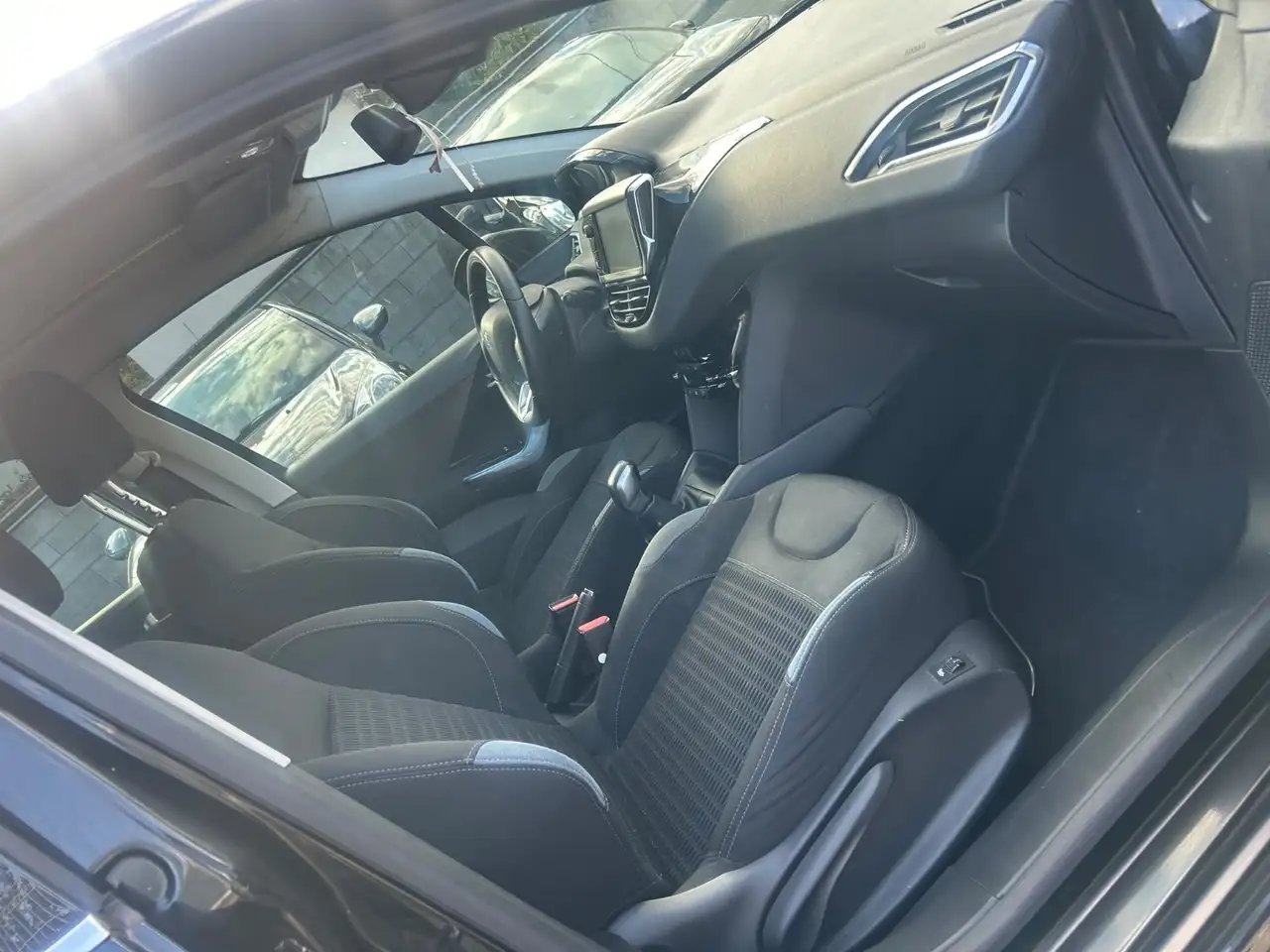 Peugeot 208 208 — photo 6