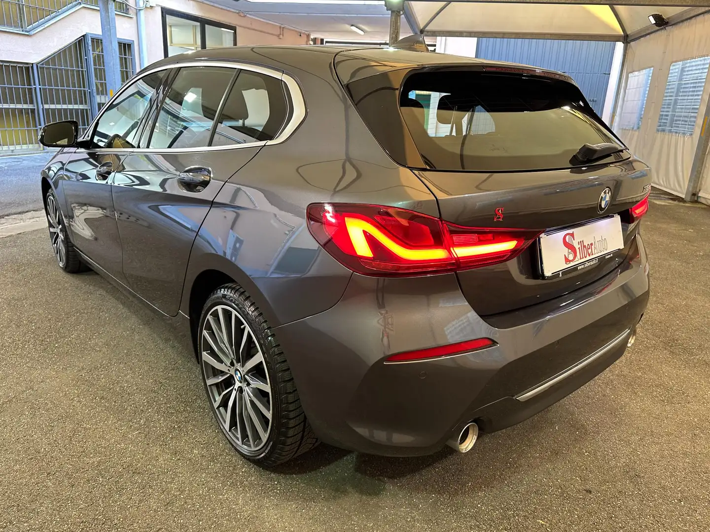 BMW 118 118d Luxury auto 150 CV Grigio - 2