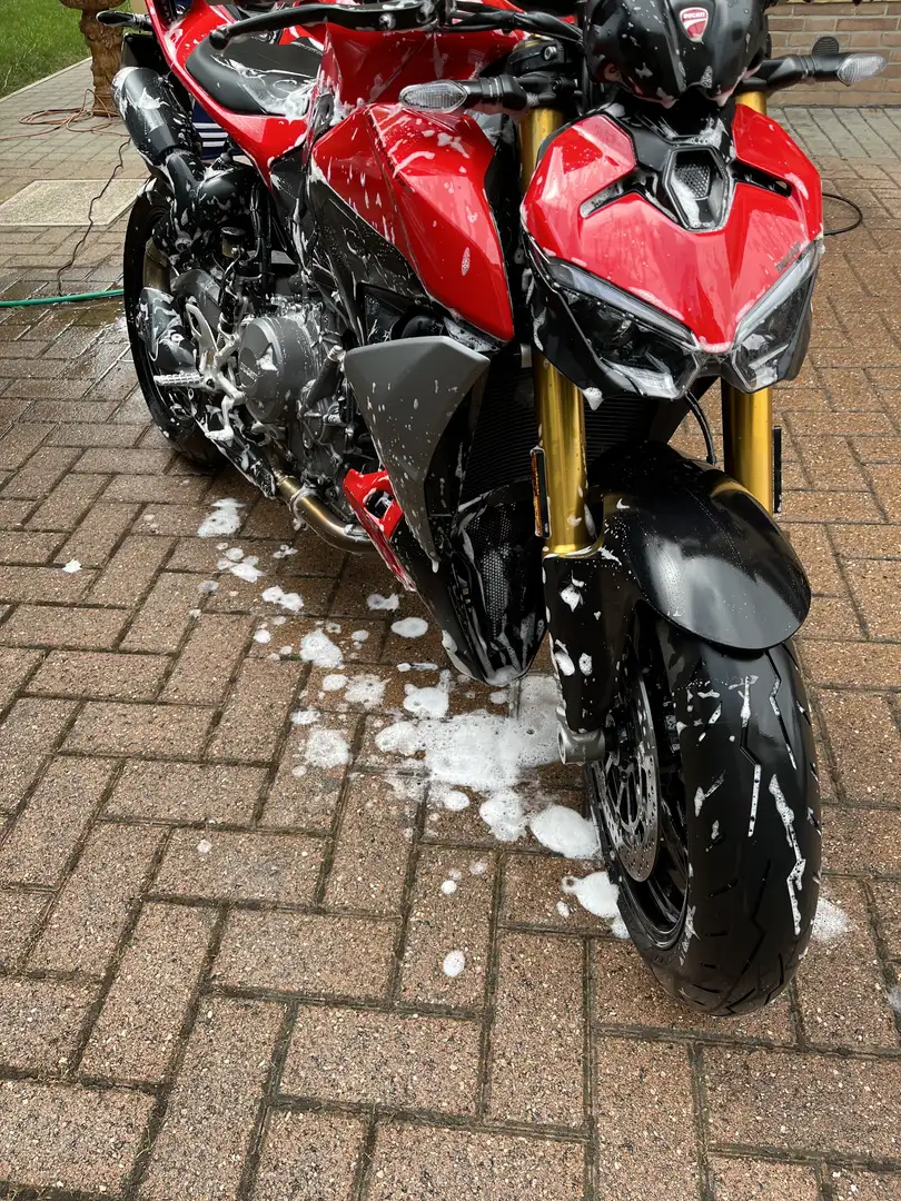 Ducati Streetfighter V2S - 1