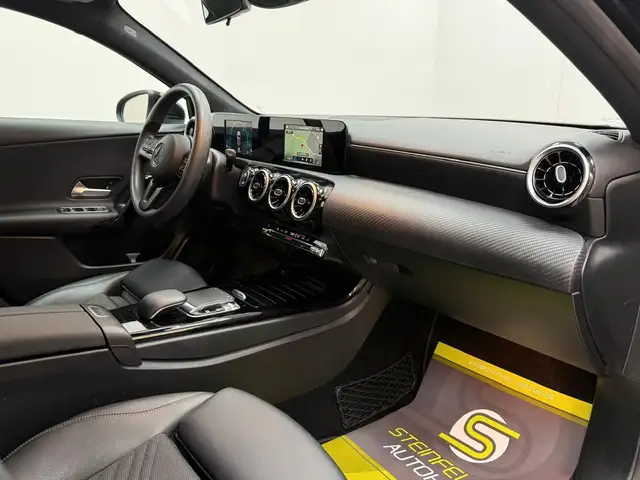 Mercedes-Benz A view 10