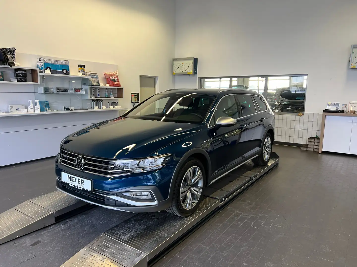 Volkswagen Passat Alltrack Variant 2.0 TDI DSG 4MOTION *AHK, LED, 18'-LM* Bleu - 2