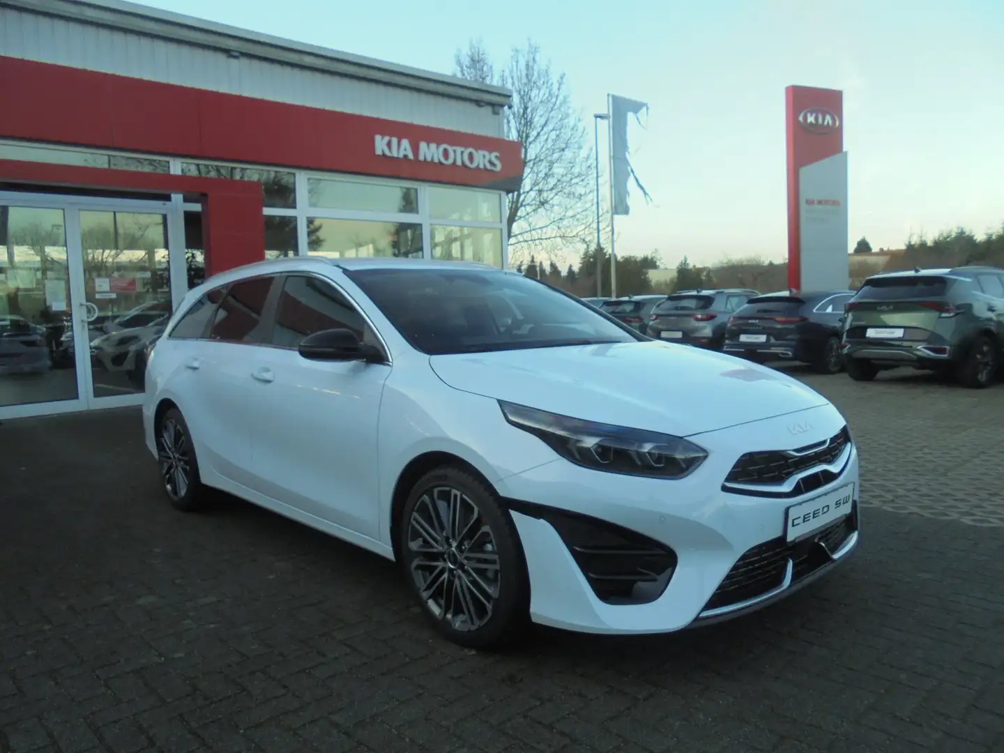 Kia Ceed SW / cee'd SW 1.5T-GDI GT-Line 7DCT Technologie Perfomance Blanco - 2