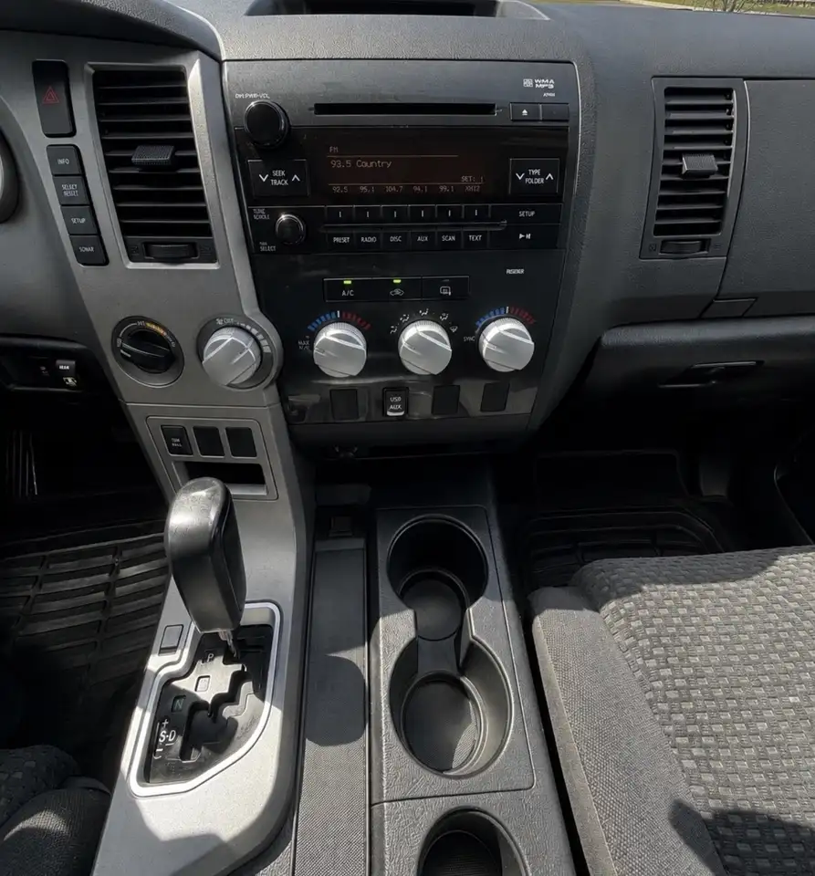 Toyota Tundra снимка Toyota Tundra