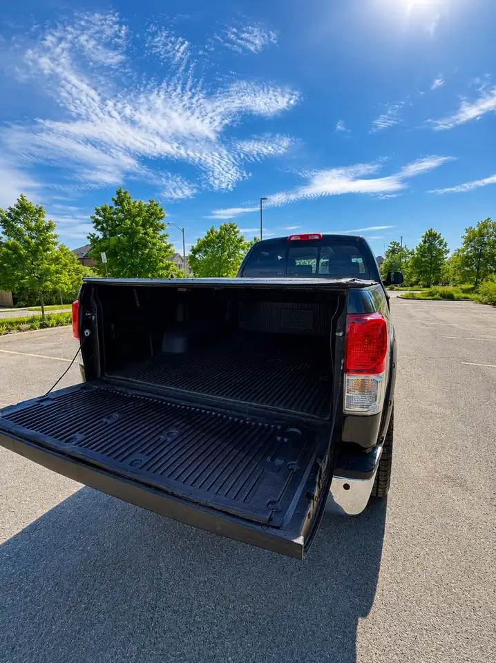 Toyota Tundra снимка Toyota Tundra