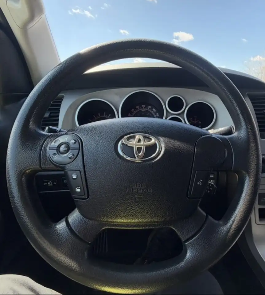 Toyota Tundra снимка Toyota Tundra