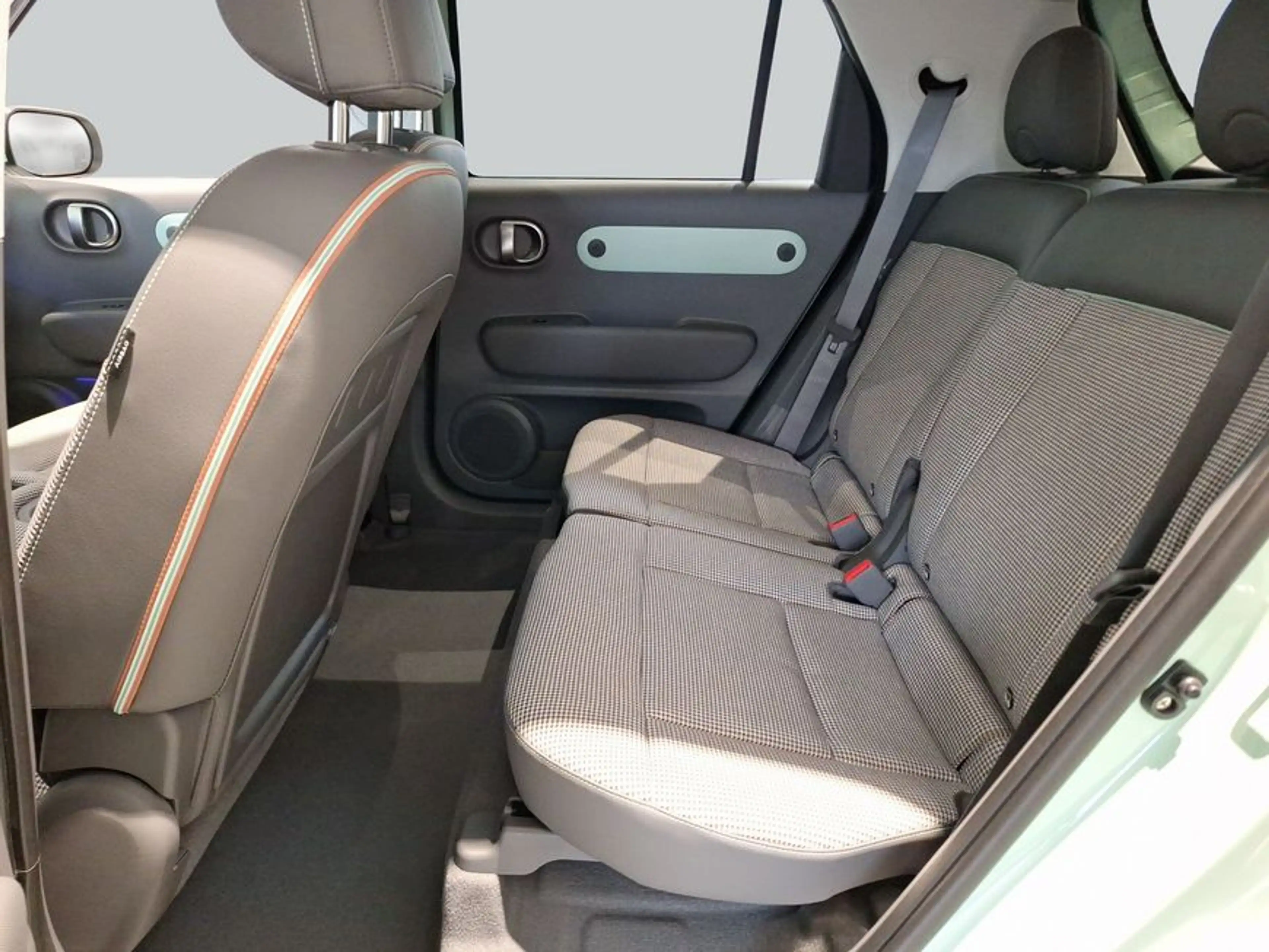 Hyundai Inster 49kWh Lounge 85 kW, 5-türig (Strom) — photo 12