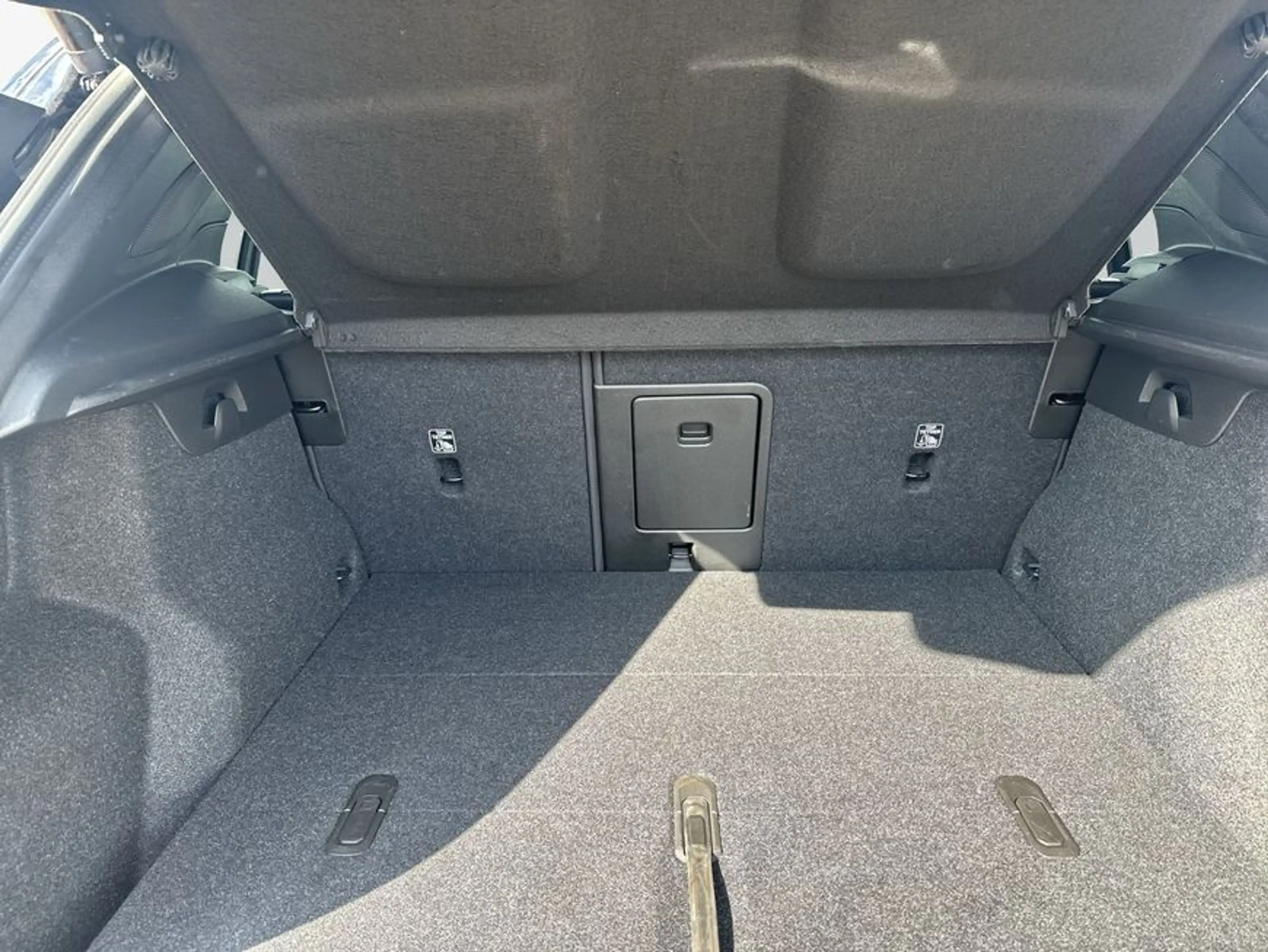 Volvo XC40 XC40 B3 B DKG Plus Black Edition — photo 8