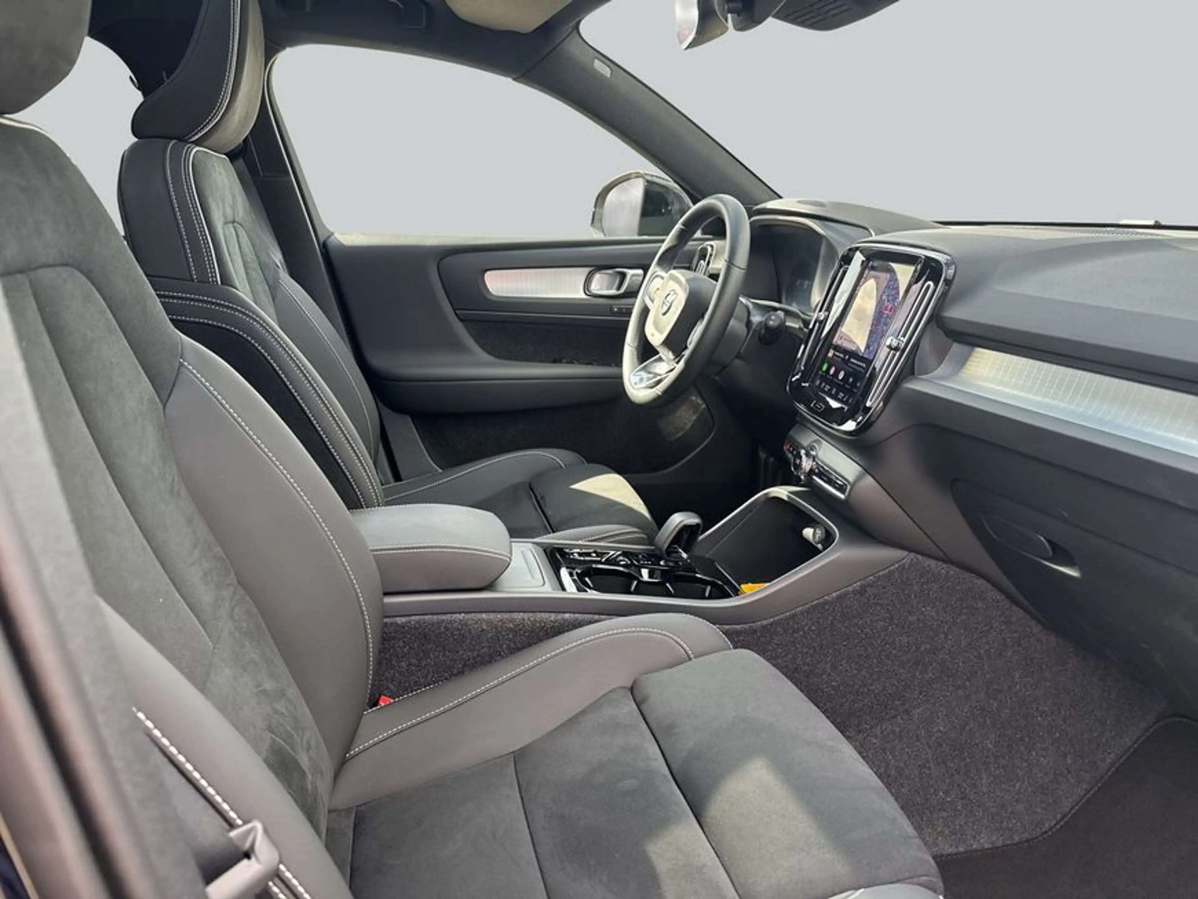Volvo XC40 XC40 B3 B DKG Plus Black Edition — photo 12