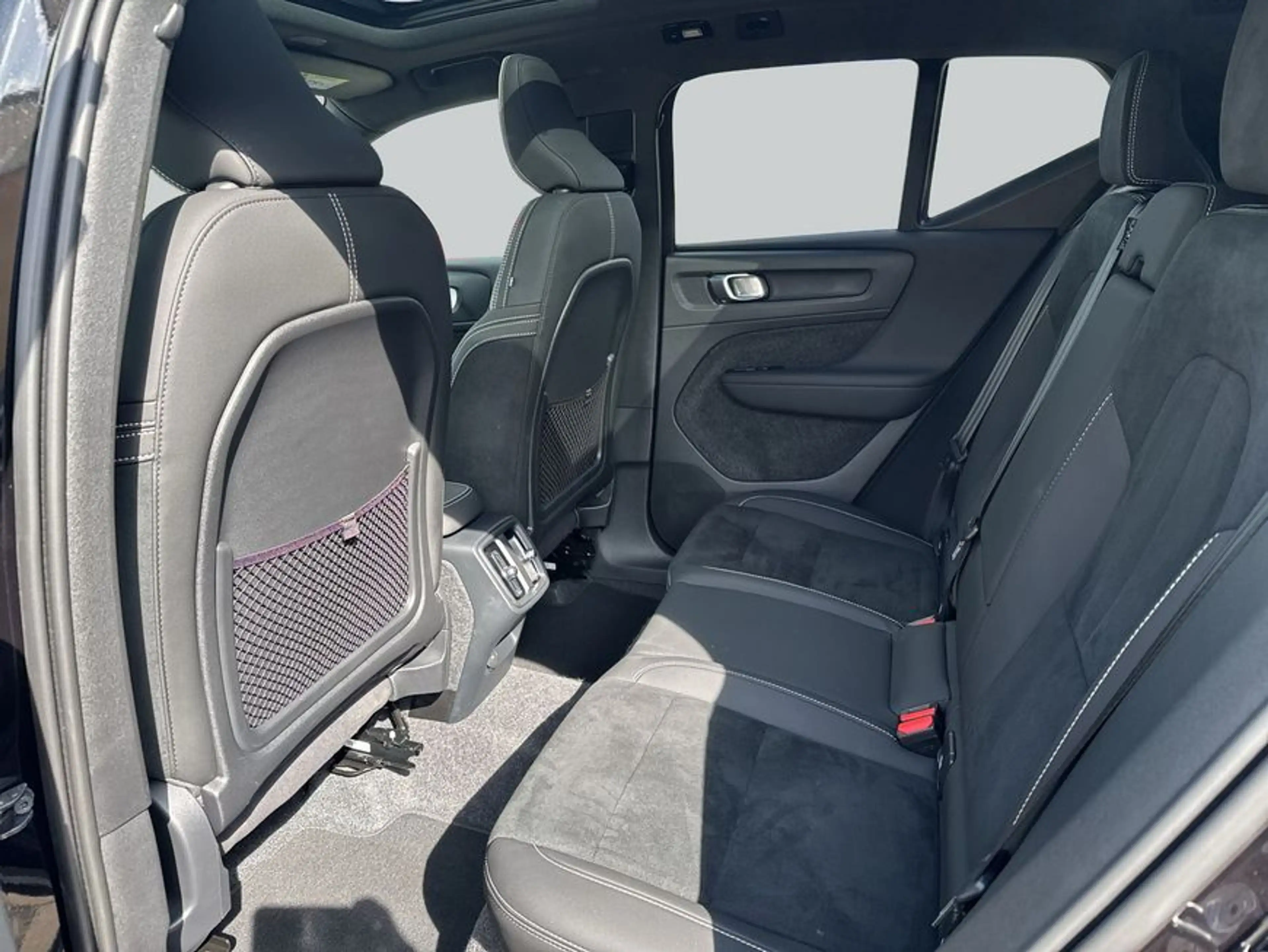 Volvo XC40 XC40 B3 B DKG Plus Black Edition — photo 11