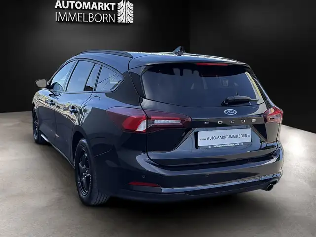 Ford Focus view 8