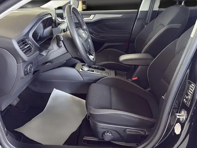 Ford Focus view 13