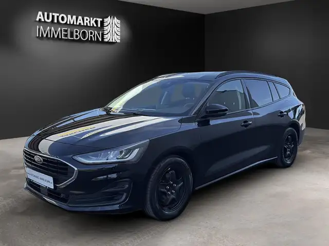 Ford Focus view 3