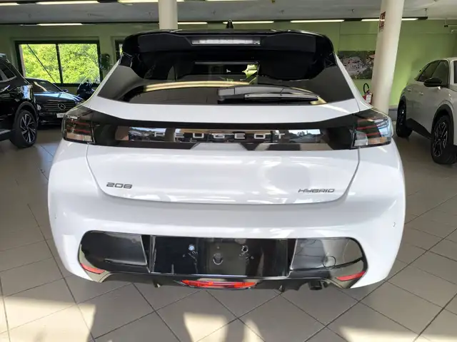 Peugeot 208 view 9