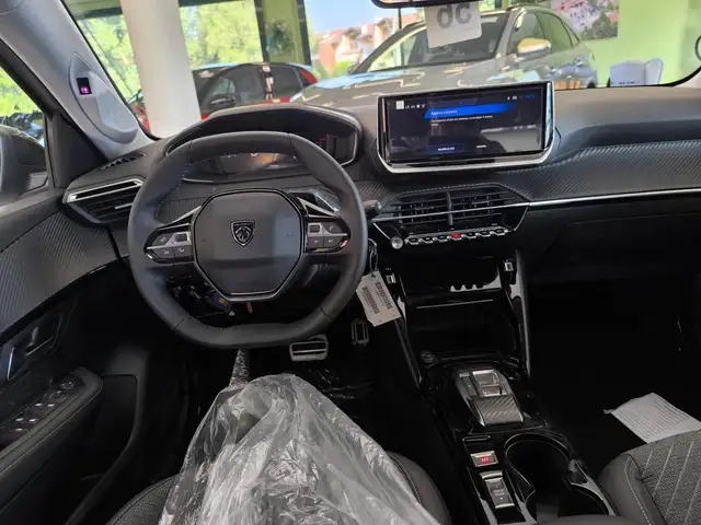 Peugeot 208 view 12