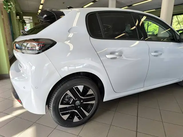 Peugeot 208 view 8