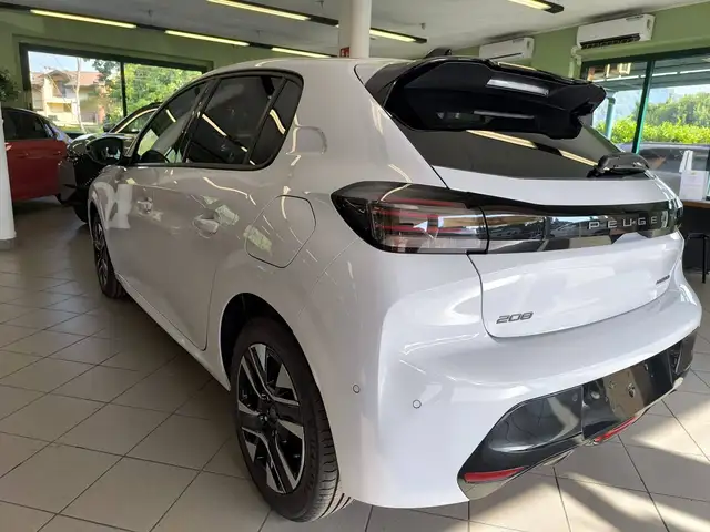 Peugeot 208 view 10