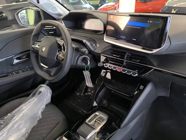 Peugeot 208 view 13