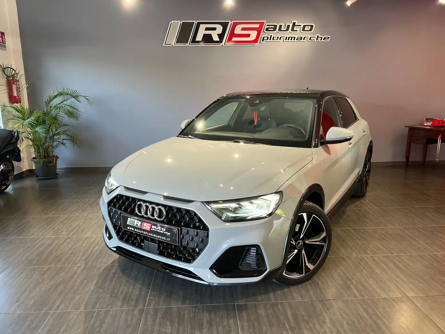 Audi A1 A1 Citycarver 30 1.0 tfsi S line 110cv s-tronic Gris - 1