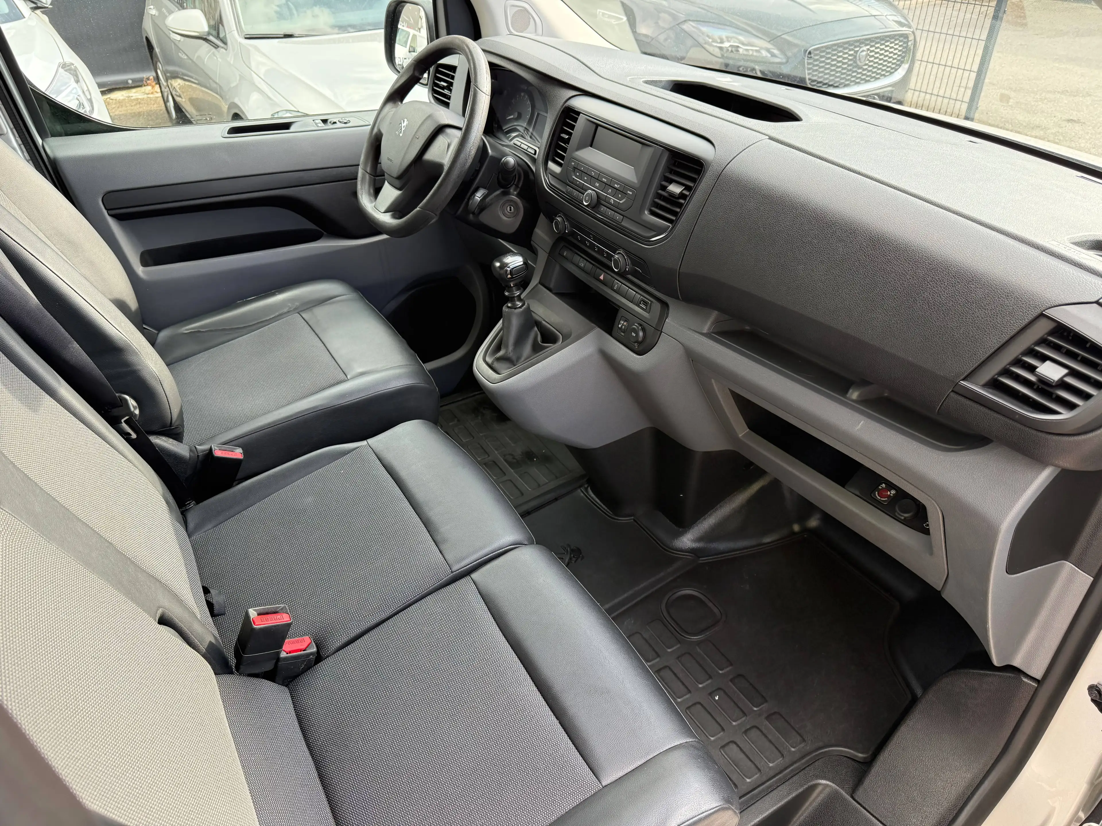 Peugeot Expert Premium L2 — photo 12